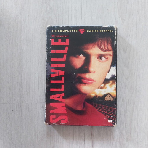 Smallville Season 2 DVD box set like new, 6 discs