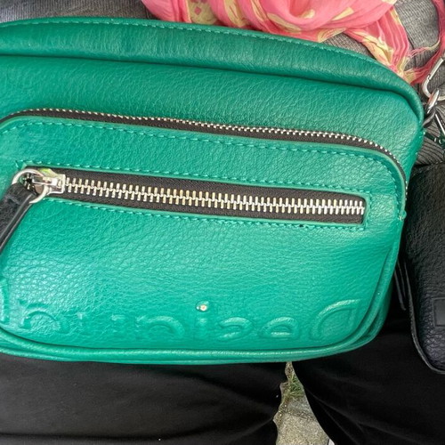 Desigual green crossbody bag like new with detachable wallet