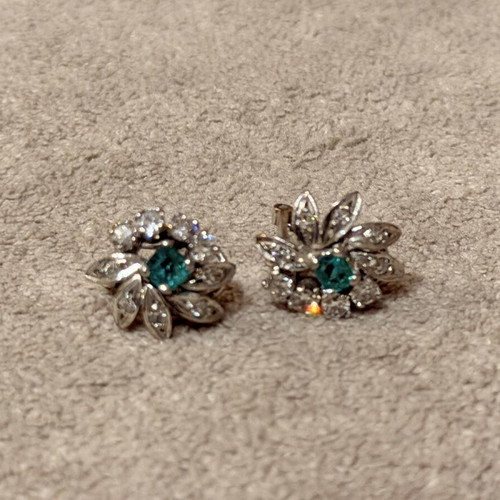 Gold earrings 18 carat with brilliant and emeralds like new