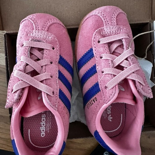 Adidas Gazelle    -  29,00 - Vendora.gr