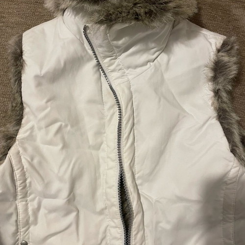White sleeveless vest with fur new, size S