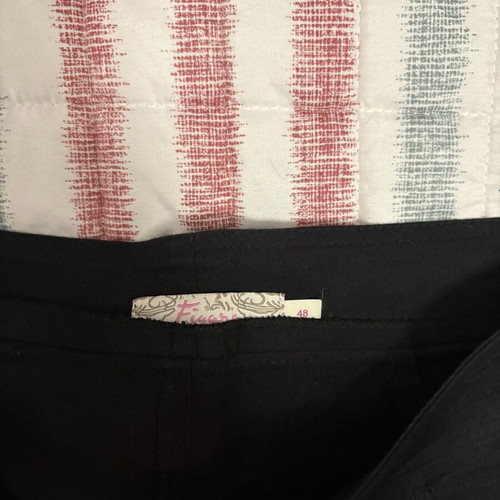 Black Capri Pants women's large with strass detail and decorative buttons like new