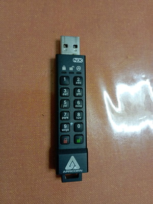 Apricorn Secure Key 3NX 16GB USB 3.1 stick like new, black missing cap
