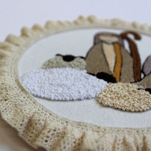 Shepherds with 3D embroidered lambs, 15cm, new