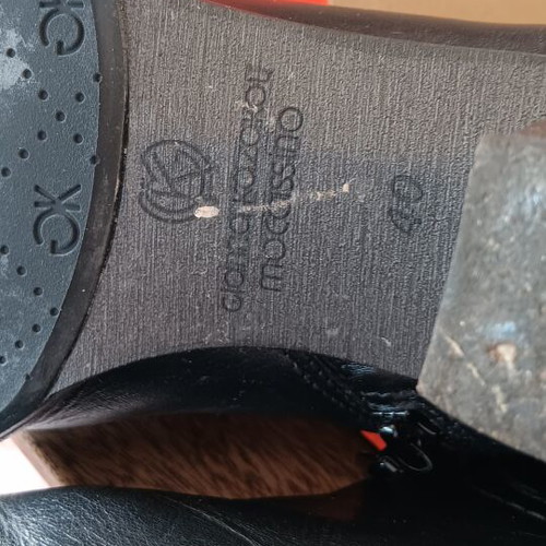Leather boots size 40 black like new