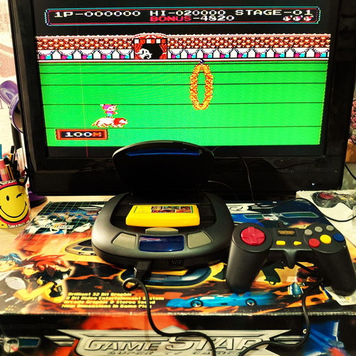 Retro 32-bit game console like new with accessories