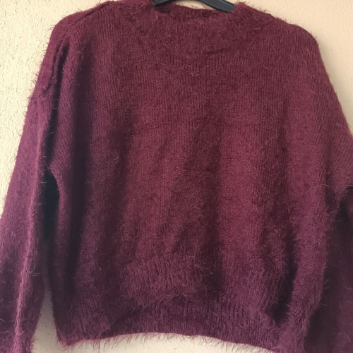Stradivarius women's burgundy fuzzy crop sweater, size S