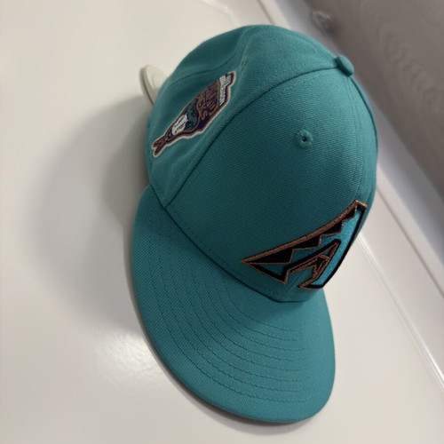 New Era Arizona Diamond Backs fitted cap size 7 1/8, like new, turquoise