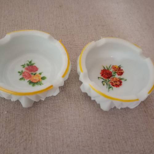 Vintage Milk Glass Ashtray Set 70s new