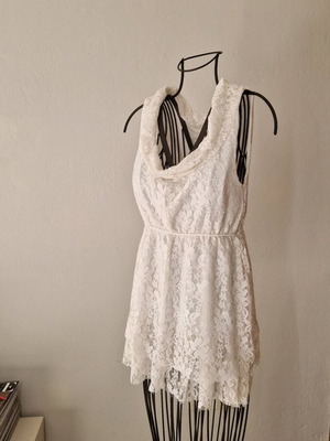Sleeveless top with lace like new, white, size L
