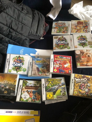 Nintendo DS and 3DS cases like new with manuals, pack of 12
