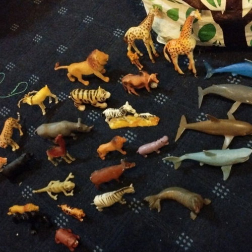 Plastic jungle animals used, pack of 28 large and small
