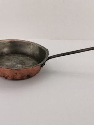 Copper frying pan used, 1940s vintage, preserved