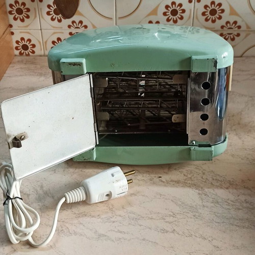 Vintage 1960 toaster used antique for decoration