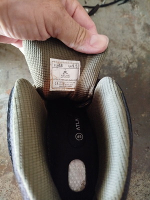 Work boots with steel toe, size 45, black