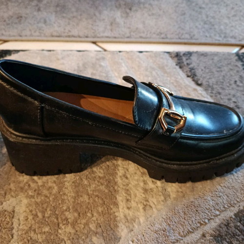 Loafers with gold chain, new, size 40, black