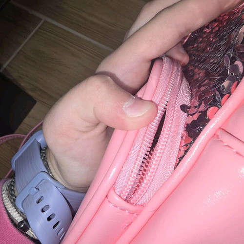 Children's bag used with slightly broken zipper