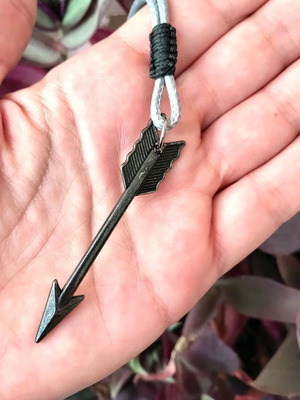 Men's Necklace with Metal Arrow Pendant on Grey Snake Cord new