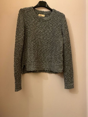 Hollister knitted sweater with silver thread like new, gray silver