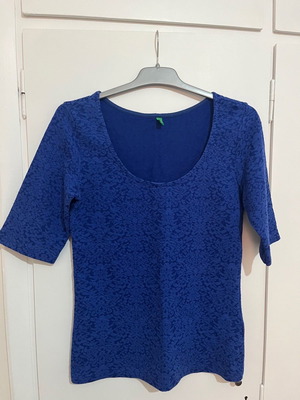 Benetton blouse used, blue with embossed patterns, size S