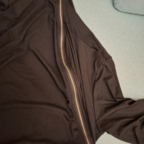 Blouse with zipper XL like new, black, thumb hole sleeve