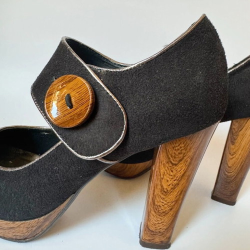 Mary Jane’s shoes like new, dark blue suede with wooden heel
