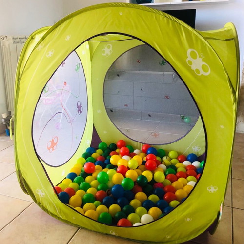 Ludi pop up cube play tent with balls used