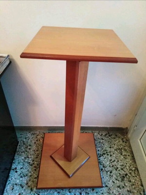 TV table used with wheels, height 1.07 m