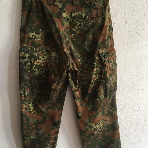 Vintage German military camouflage cargo pants S