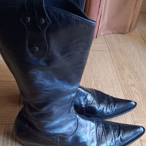 Leather riding boots size 40 like new, black