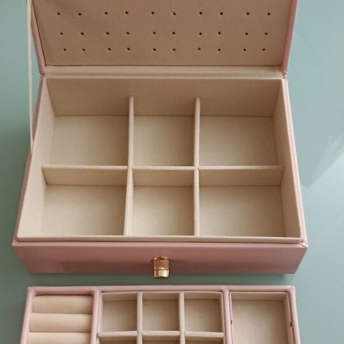Pink jewelry box like new