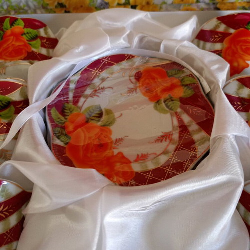 Set of cups new in box with beautiful colors