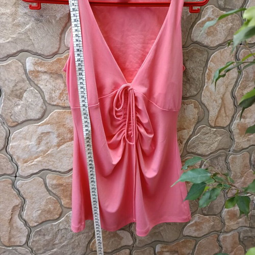 Coral top like new with 7% elastane and bust support
