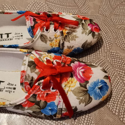 Meat shoes with floral pattern like new, size 40, textile