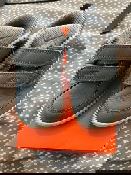 Nike παιδικό γκρι αθλητικό ν. 22,5