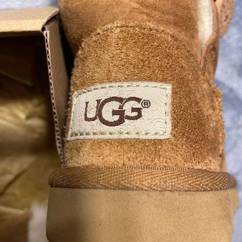 UGG kids boots new, size 26