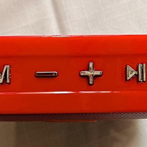 T&G Bluetooth Speaker 5W like new, red pocket size