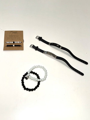 Mr & Mrs bracelets set new, black and white