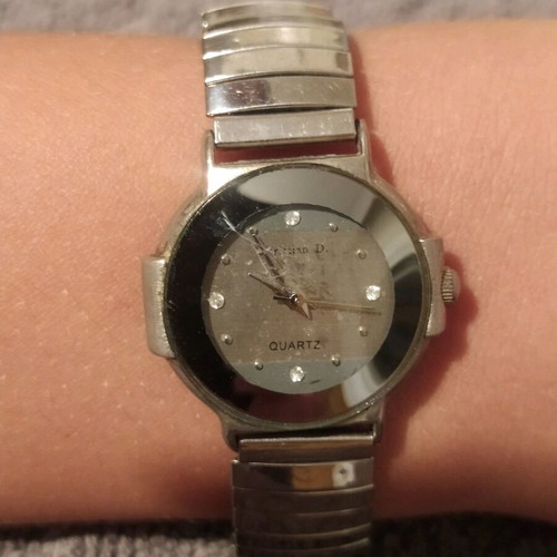 Women's watch used with elastic grey silver bracelet