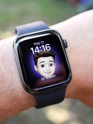 Apple Watch Series 6 40mm με μαύρο λουρί