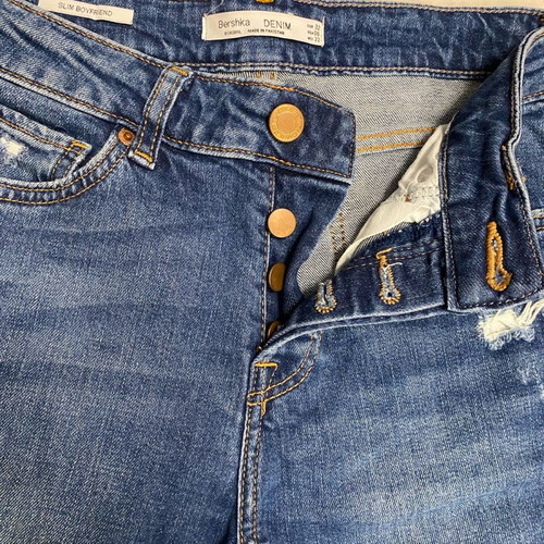 Bershka slim boyfriend jeans used, size 32, blue with rips