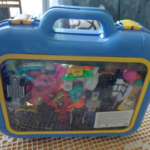 Children's toys used, set of 84 pieces with plastic box