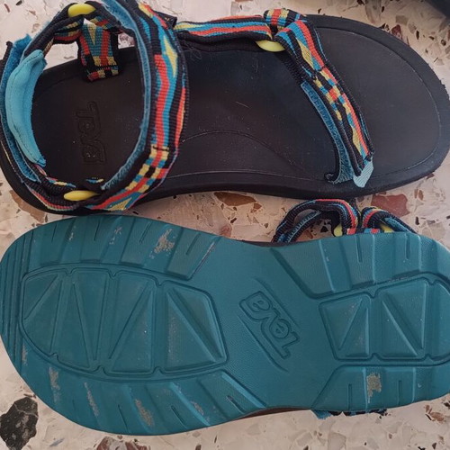 Children's shoes pack size 33-34 like new with repaired sandal strap