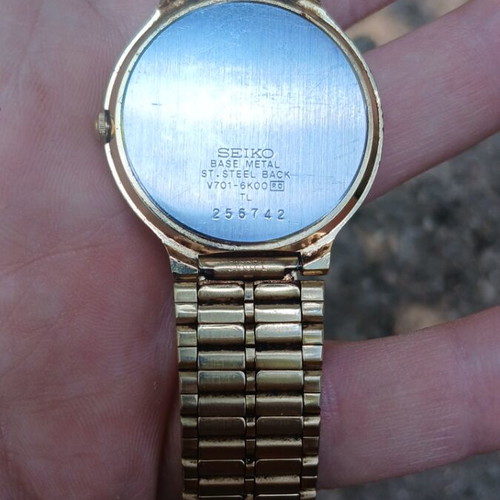 Seiko Quartz SX V701-6K00 wristwatch like new, missing strap clasp