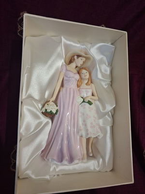 Togetherness Royal Doulton figurine like new, fine bone china