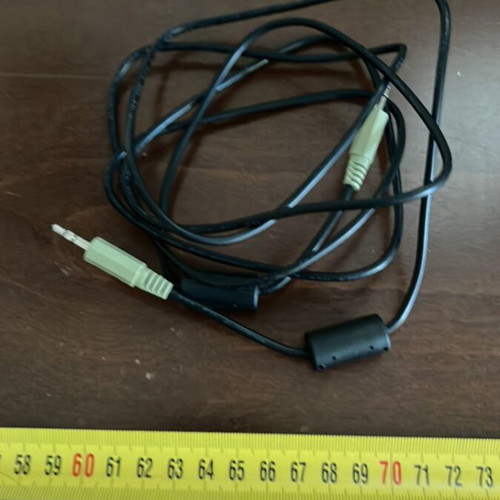 3.5mm Jack Cable Male to Male 1.8m Like New with Ferrite