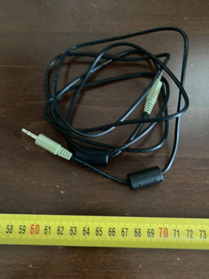 3.5mm Jack Cable Male to Male 1.8m Like New with Ferrite