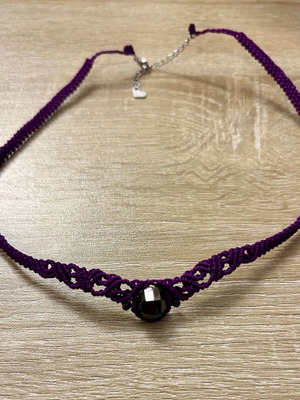 Μενταγιόν χειροποίητο macrame σαν καινούργιο σε μωβ απόχρωση