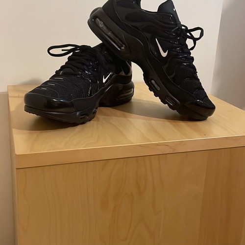 Nike casual shoes size 45, black