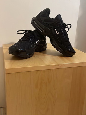 Nike casual shoes size 45, black